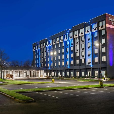 ホテル Doubletree By Hilton Monroe Township Cranbury Rossmoor エクステリア 写真