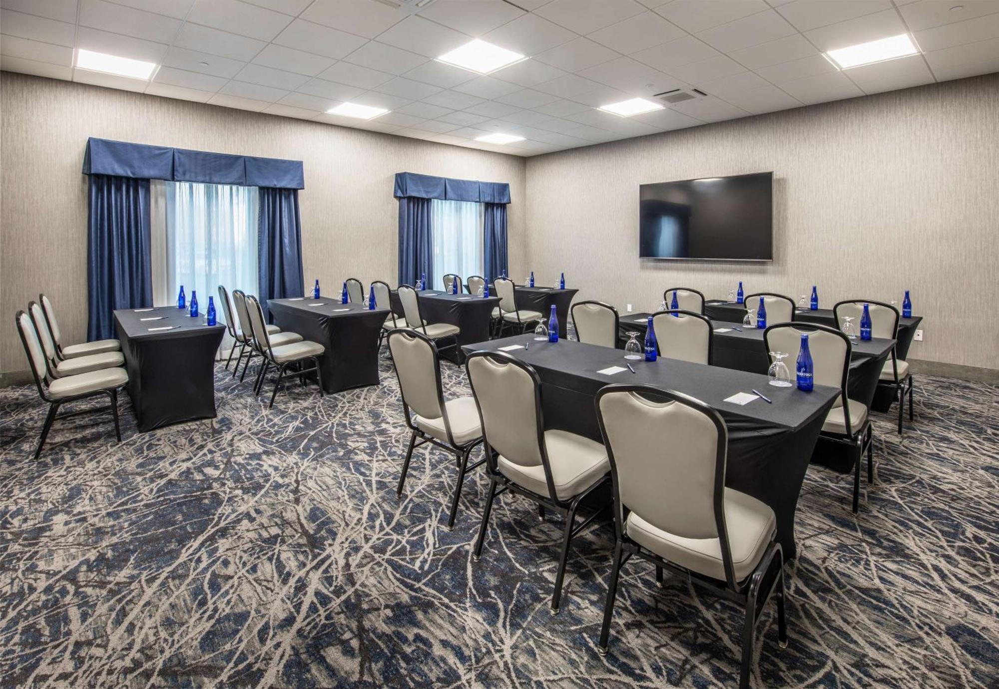 ホテル Doubletree By Hilton Monroe Township Cranbury Rossmoor エクステリア 写真
