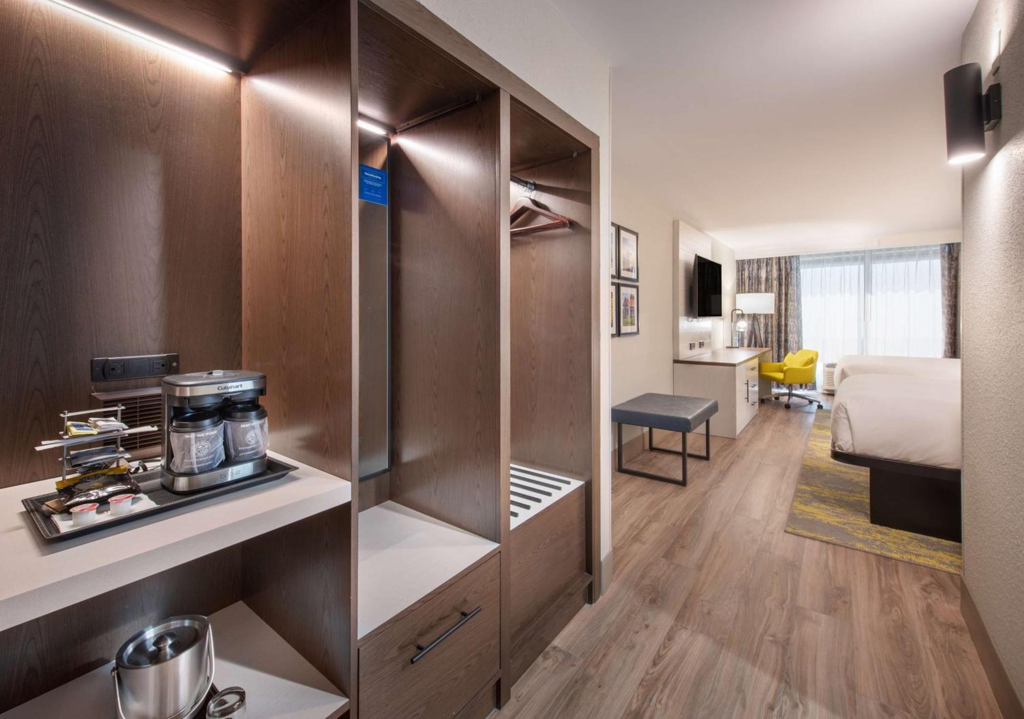 ホテル Doubletree By Hilton Monroe Township Cranbury Rossmoor エクステリア 写真