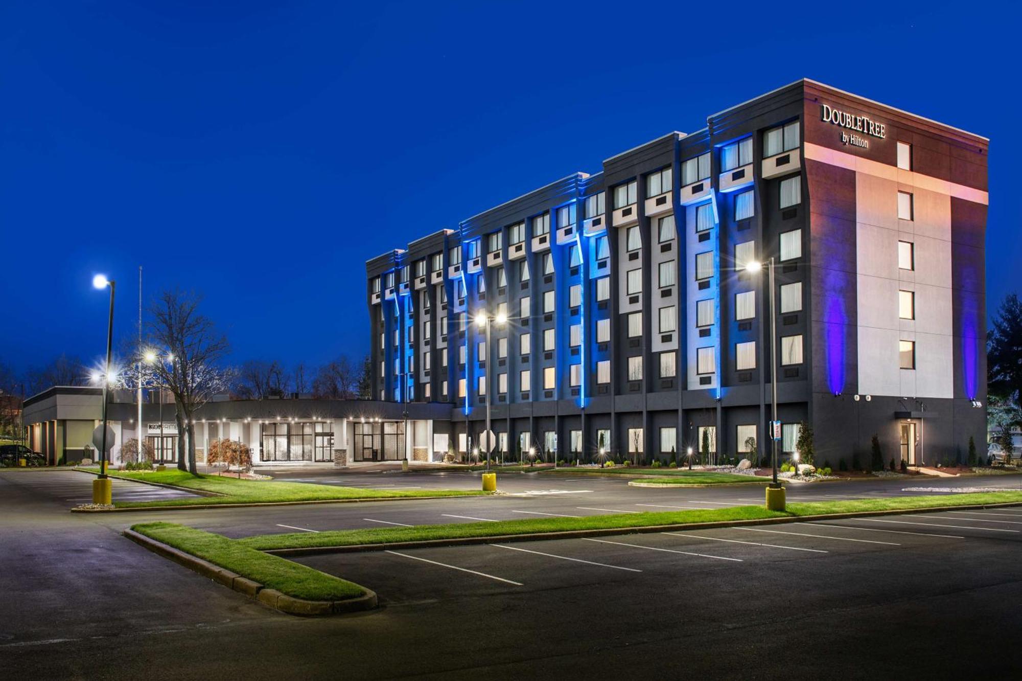 ホテル Doubletree By Hilton Monroe Township Cranbury Rossmoor エクステリア 写真