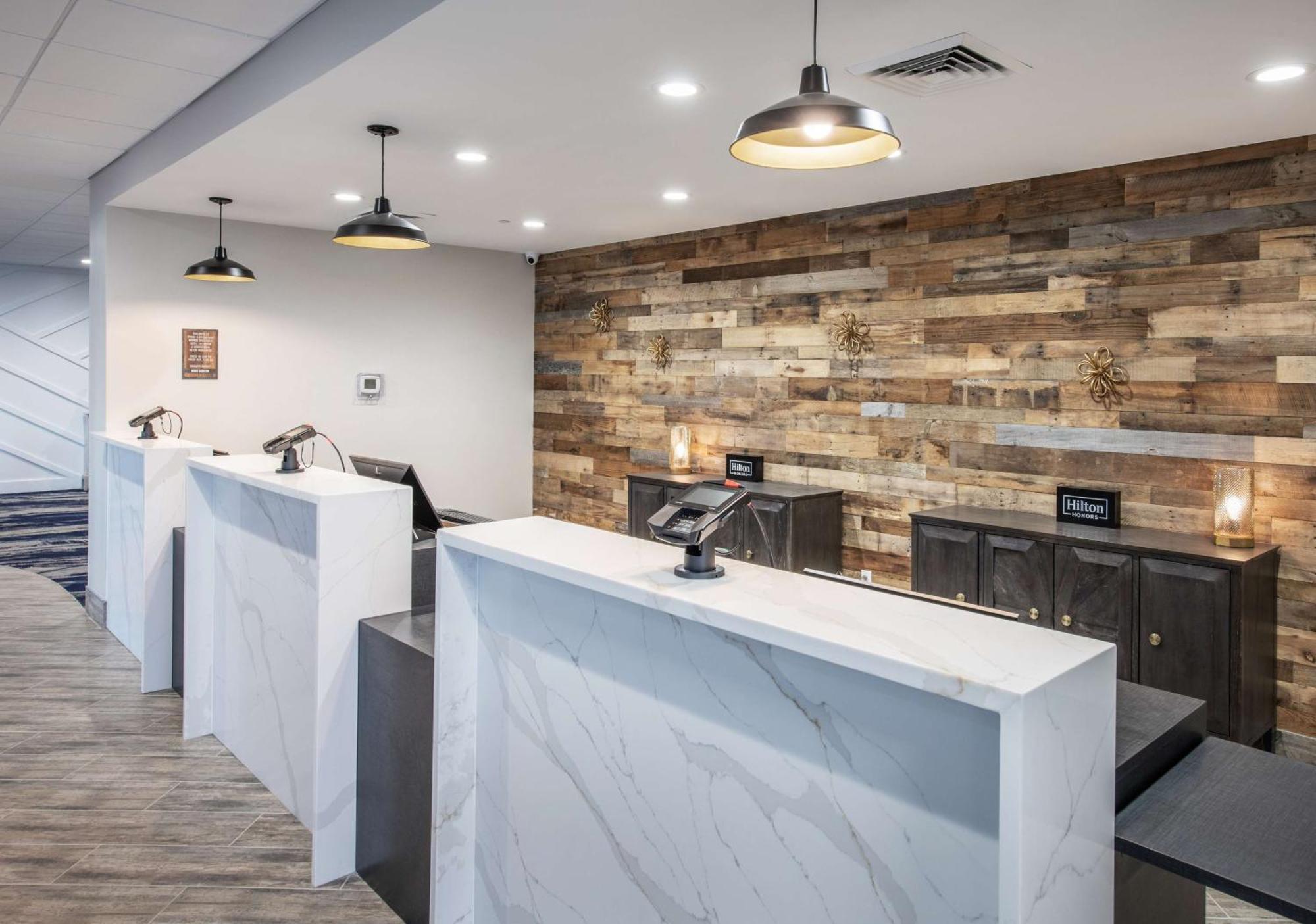 ホテル Doubletree By Hilton Monroe Township Cranbury Rossmoor エクステリア 写真
