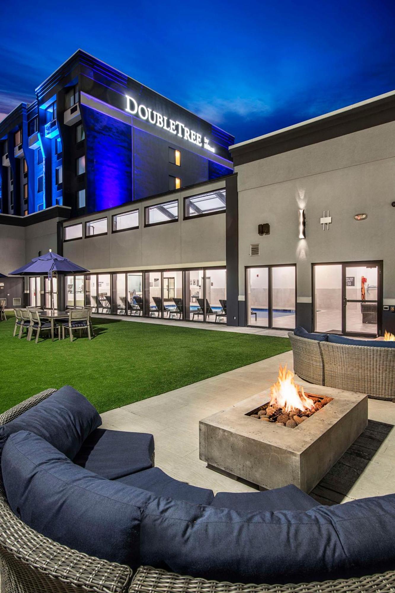 ホテル Doubletree By Hilton Monroe Township Cranbury Rossmoor エクステリア 写真